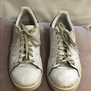 White Stan smith shoes with colorful design